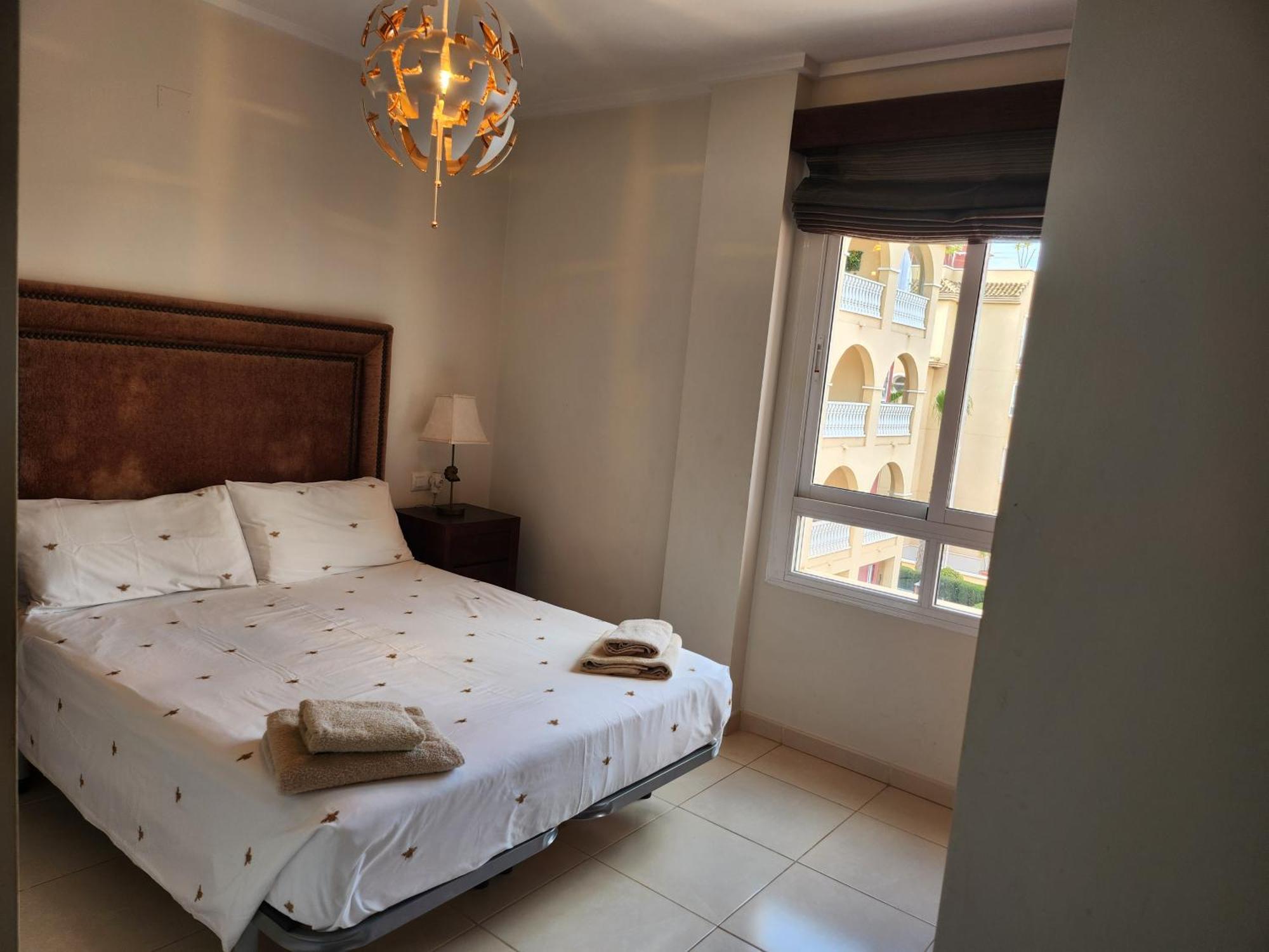 Spacious 3 Bedroom 2 Bathroom Apartment - Puerto Marina Complex 로스알카자레스 외부 사진