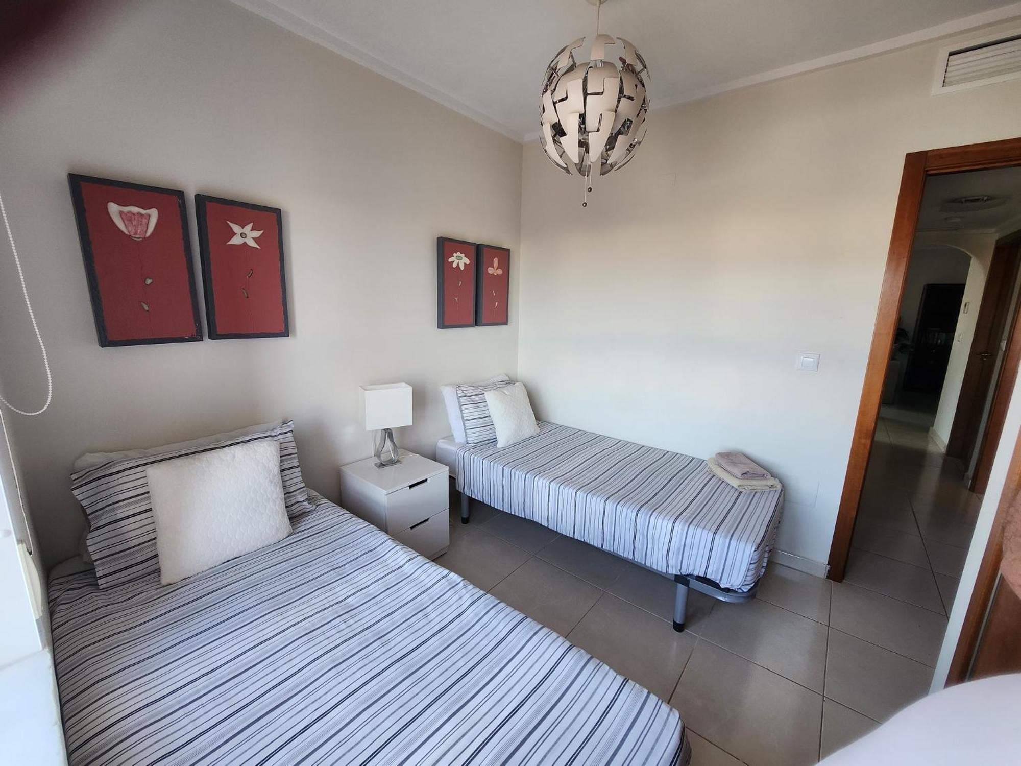 Spacious 3 Bedroom 2 Bathroom Apartment - Puerto Marina Complex 로스알카자레스 외부 사진